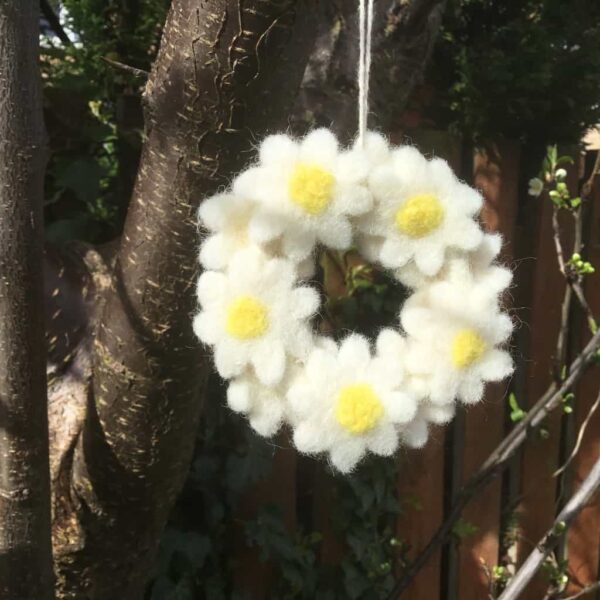felt daisy wreath