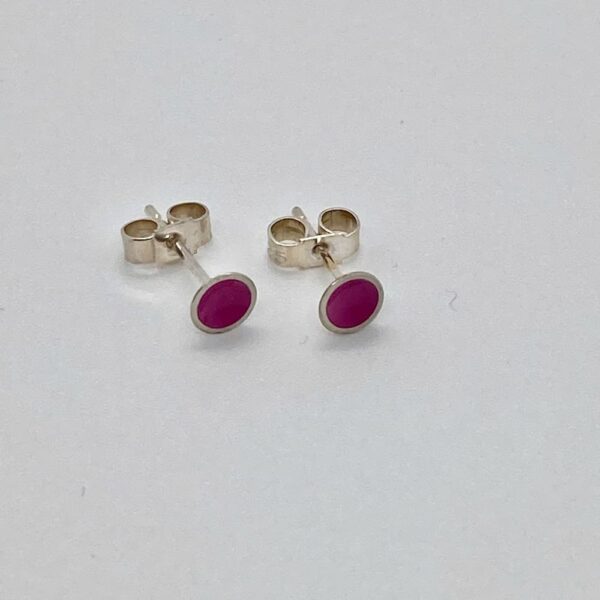 scarlet tiny earrings maeberry